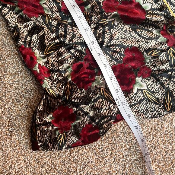 R&K Vintage Evening Black/Red/Gold Velour Feel Button Down Women's Top.  Size 18 - Picture 5 of 8